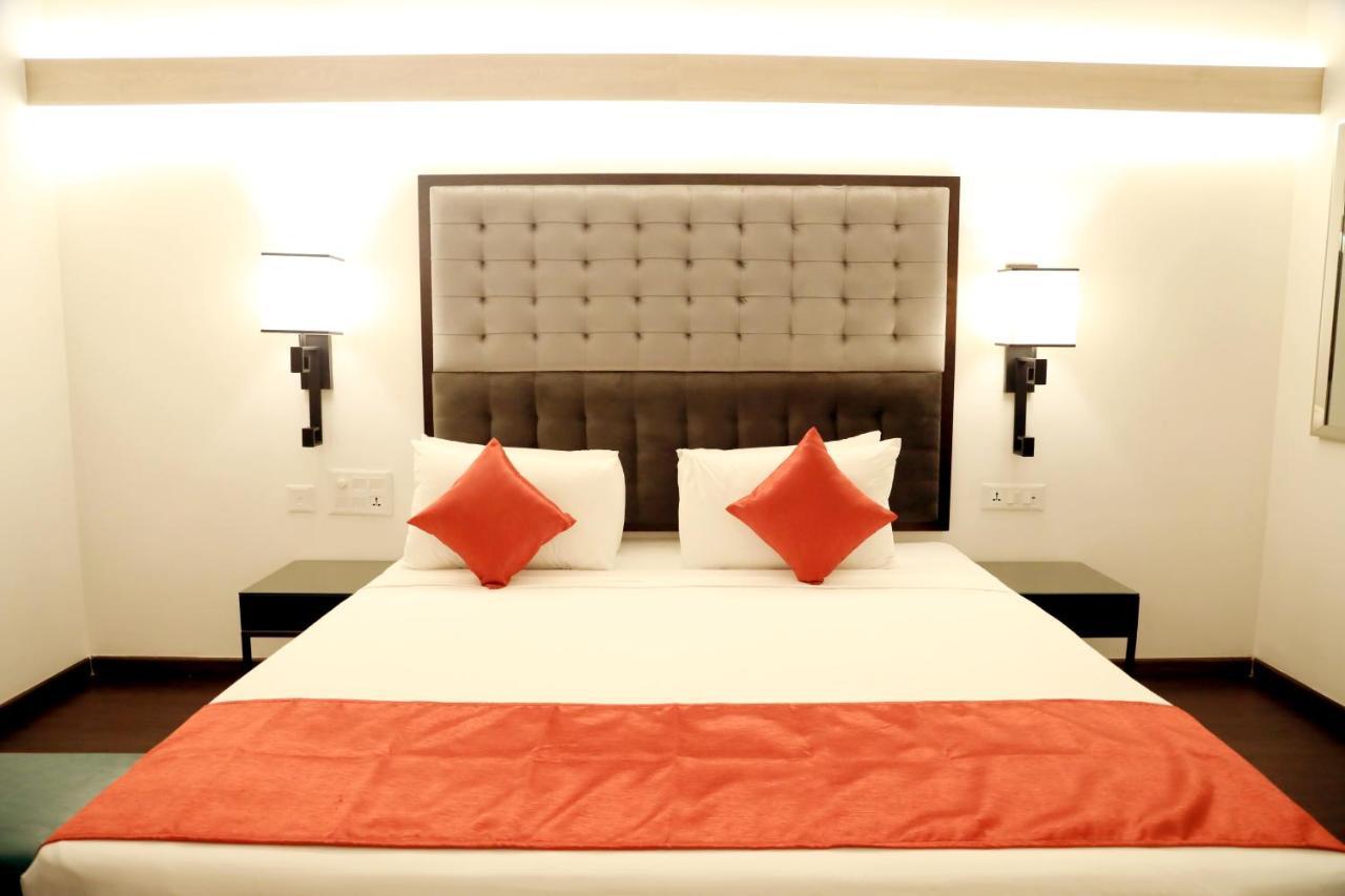 Hotel Deccan Serai Grande, Gachibowli, Hyderabad Exteriör bild