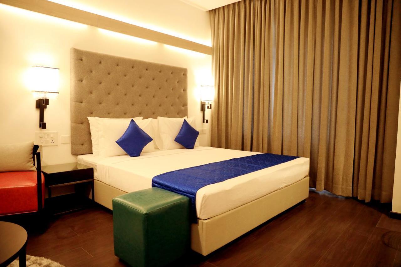 Hotel Deccan Serai Grande, Gachibowli, Hyderabad Exteriör bild