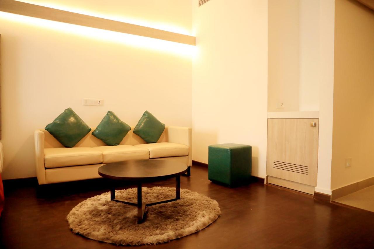 Hotel Deccan Serai Grande, Gachibowli, Hyderabad Exteriör bild