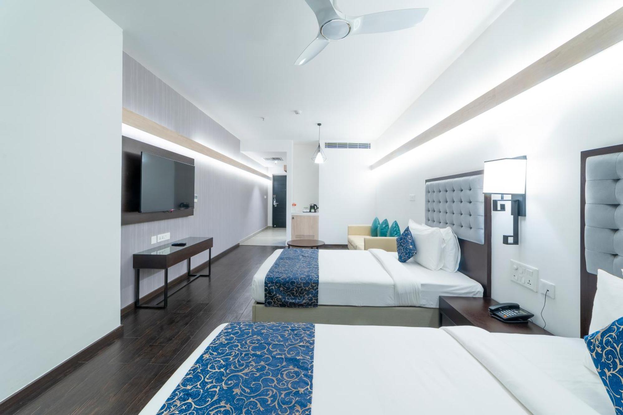 Hotel Deccan Serai Grande, Gachibowli, Hyderabad Exteriör bild