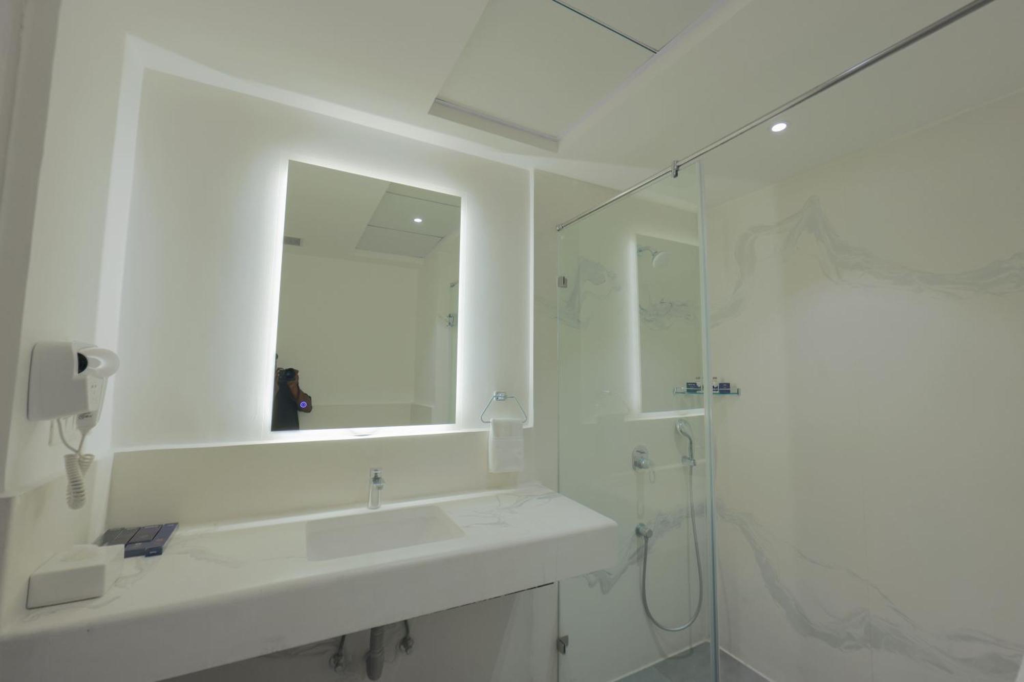 Hotel Deccan Serai Grande, Gachibowli, Hyderabad Exteriör bild