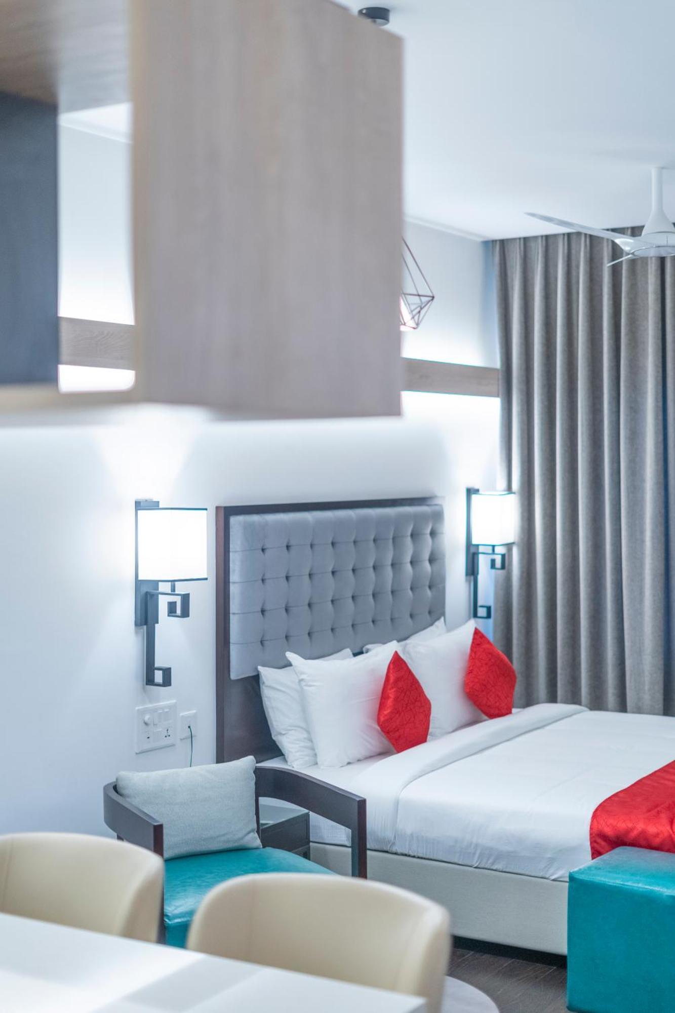 Hotel Deccan Serai Grande, Gachibowli, Hyderabad Exteriör bild